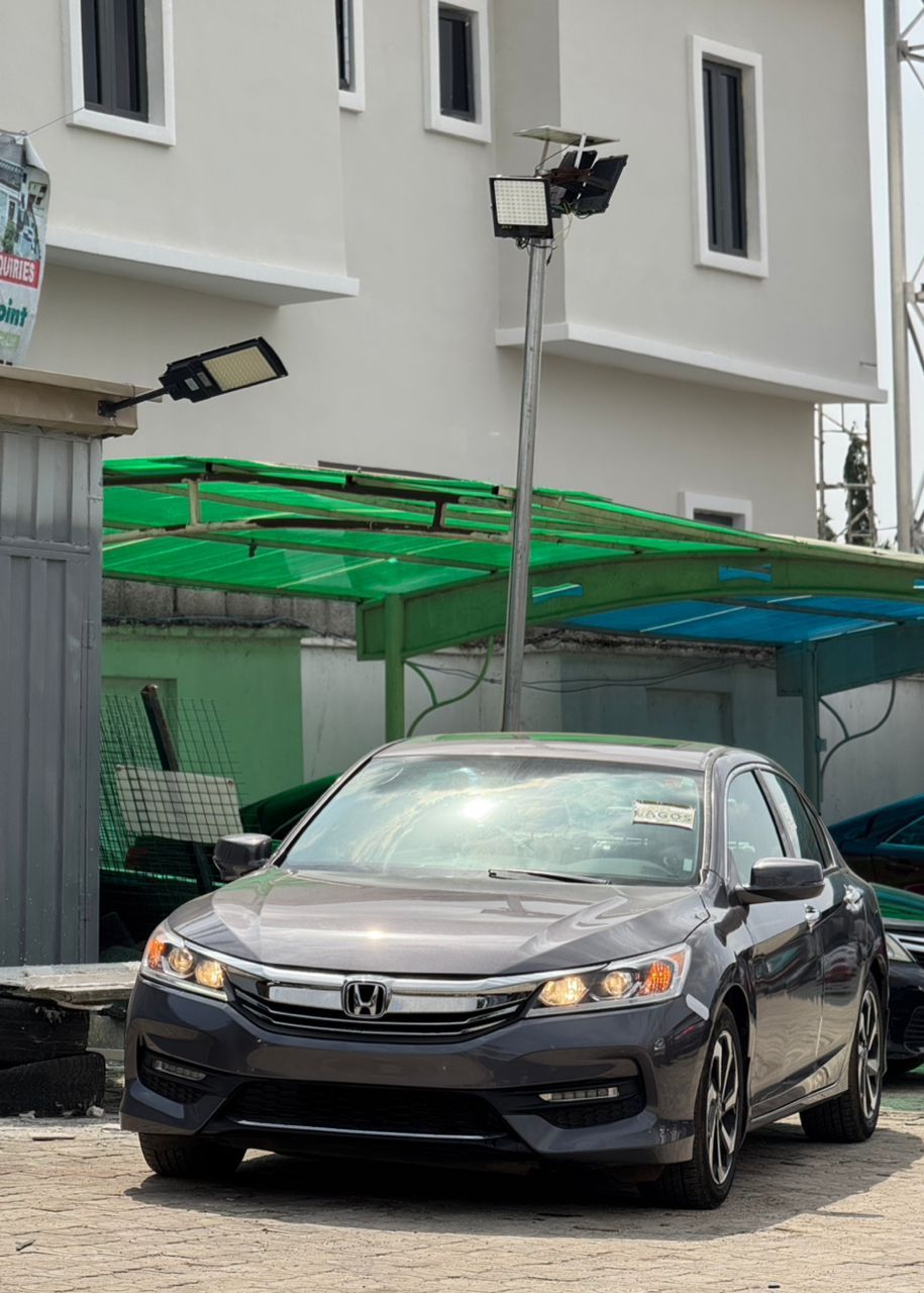 Vehicle - Image 8