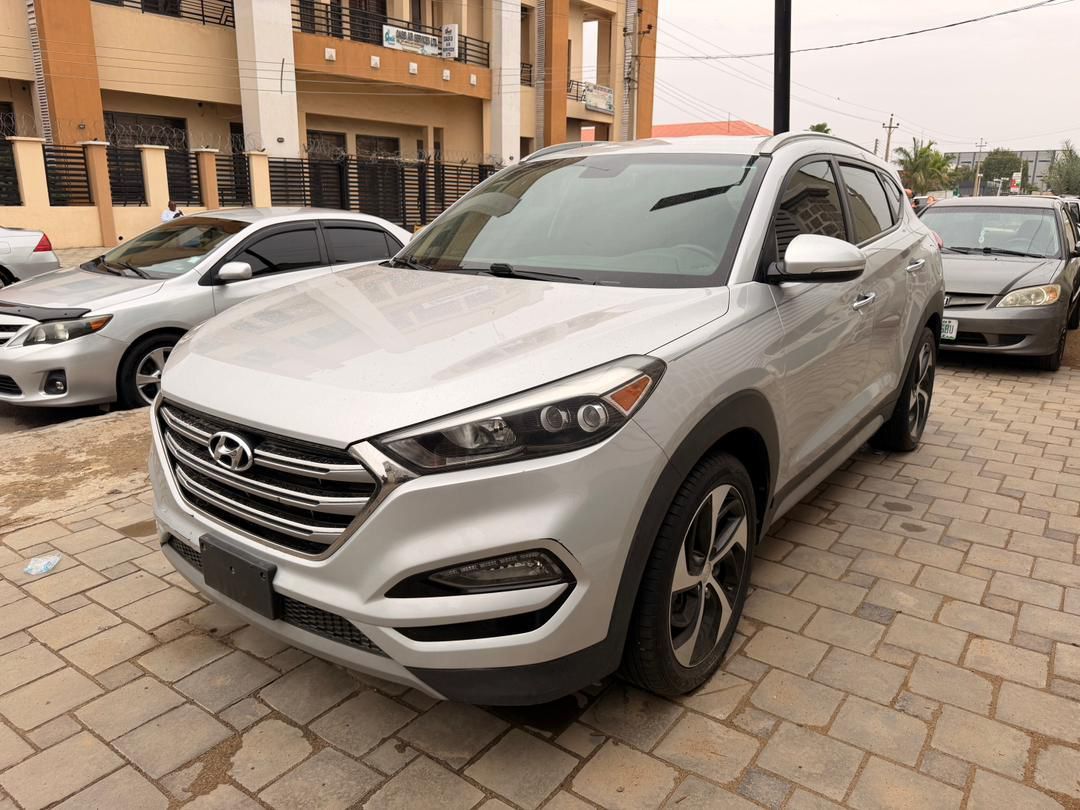 Vehicle - Image 10