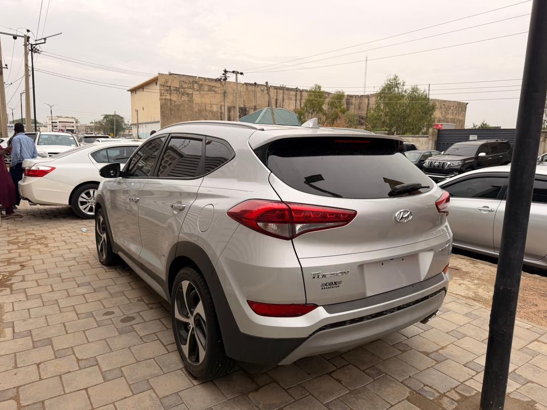 Vehicle - Image 8
