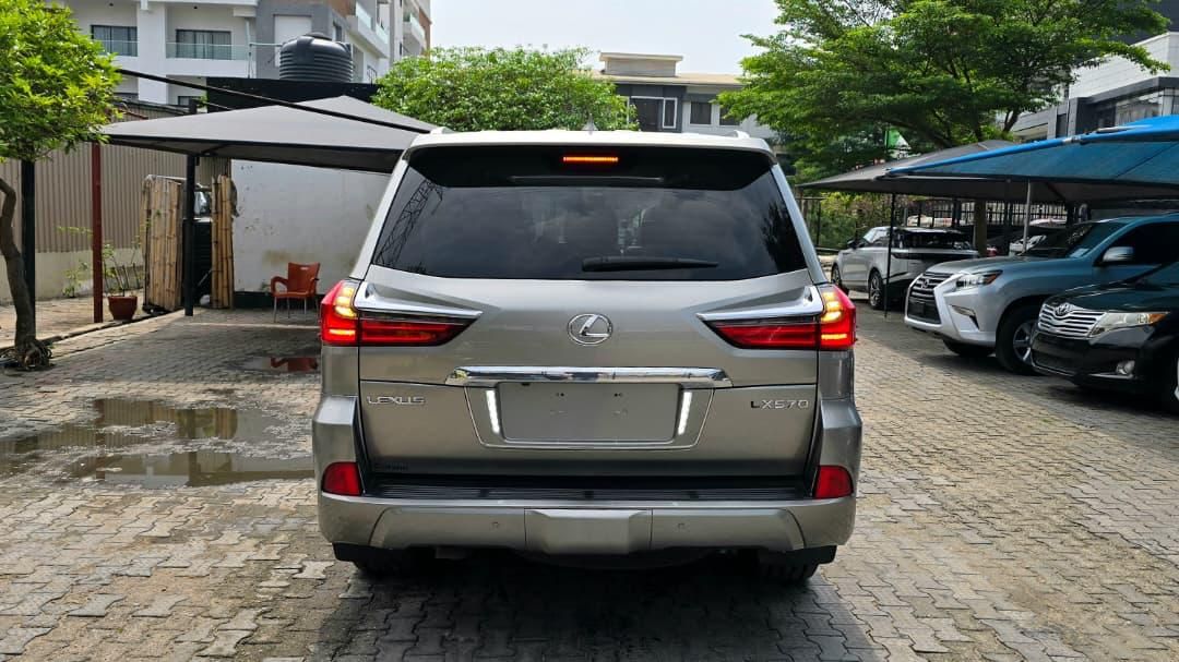 Vehicle - Image 13