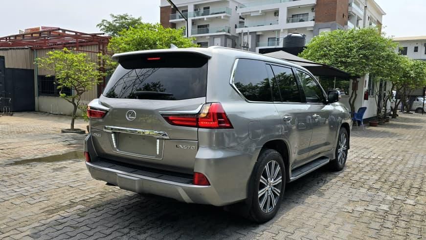 Vehicle - Image 12