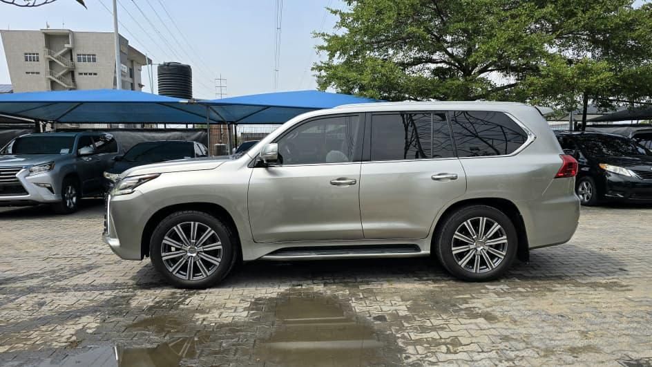 Vehicle - Image 7
