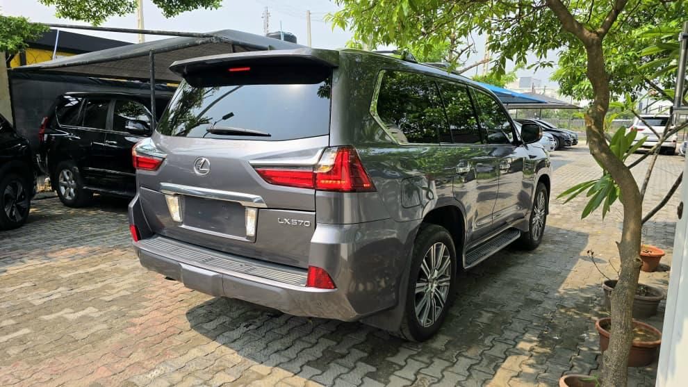 Vehicle - Image 7