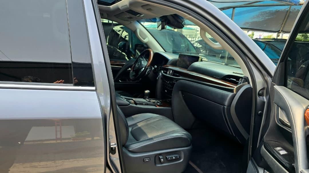 Vehicle - Image 10