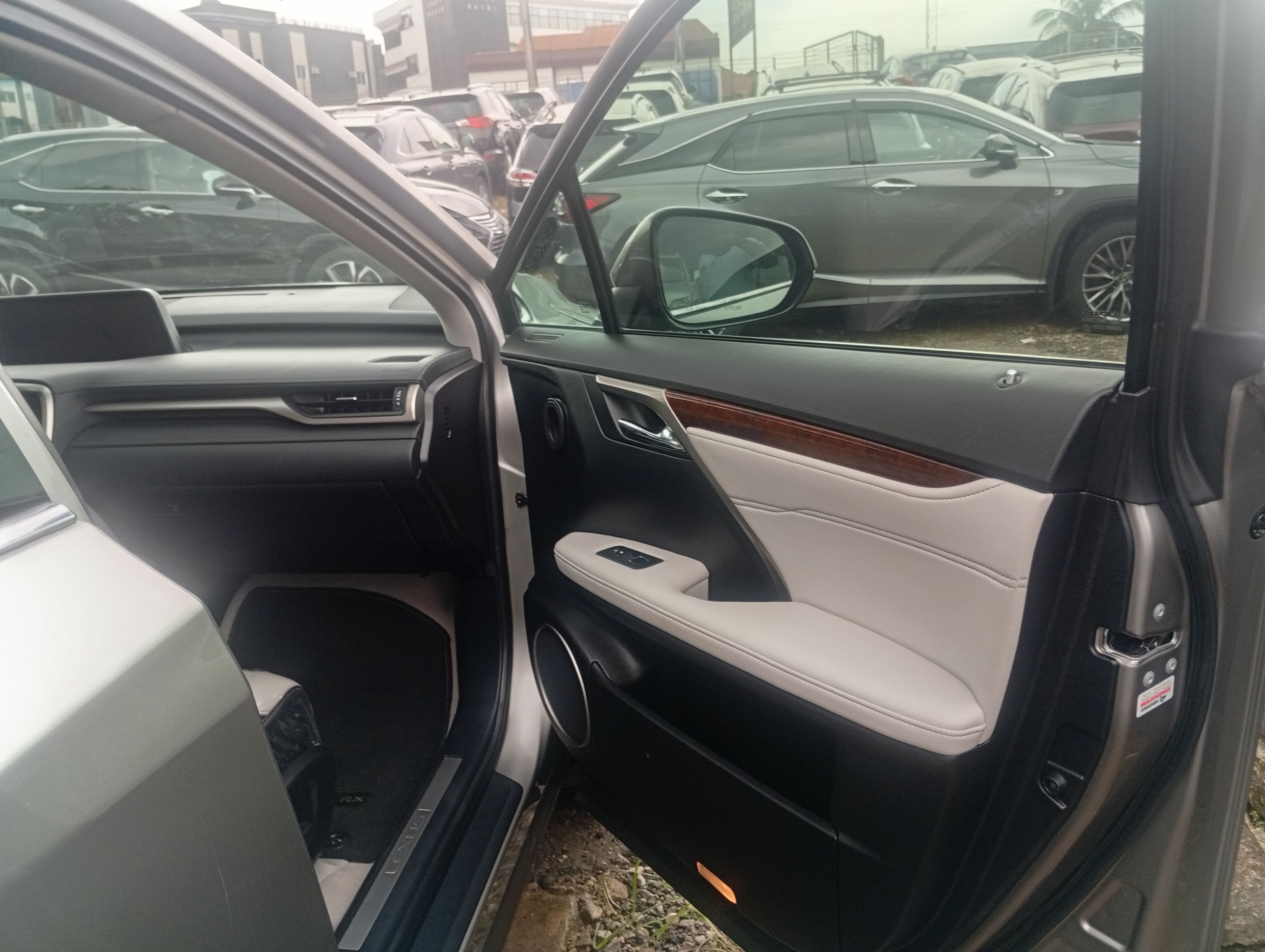 Vehicle - Image 10