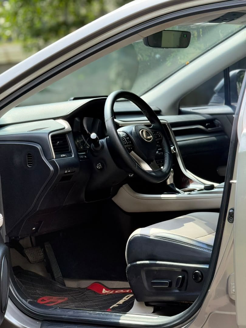 Vehicle - Image 7