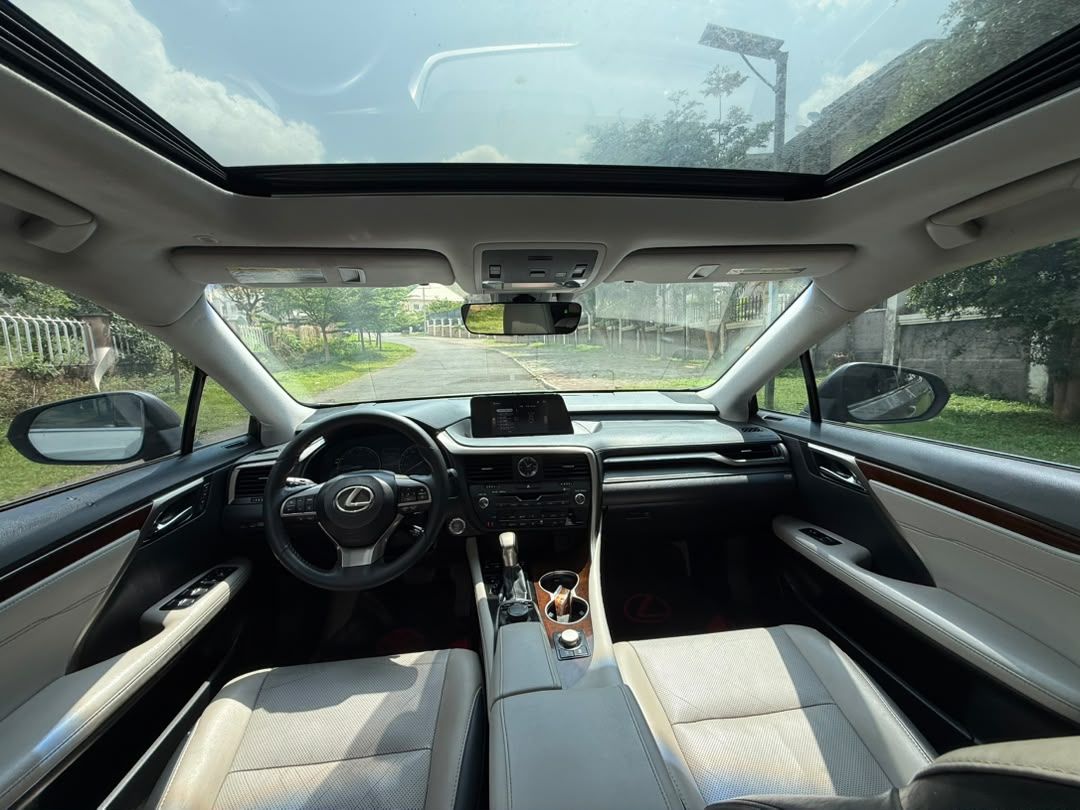 Vehicle - Image 8
