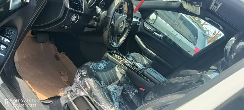 Vehicle - Image 7