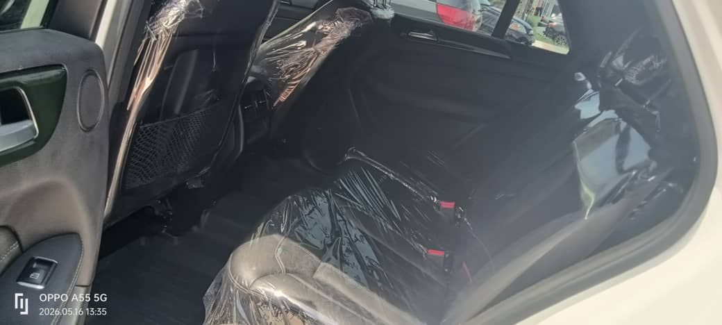 Vehicle - Image 10