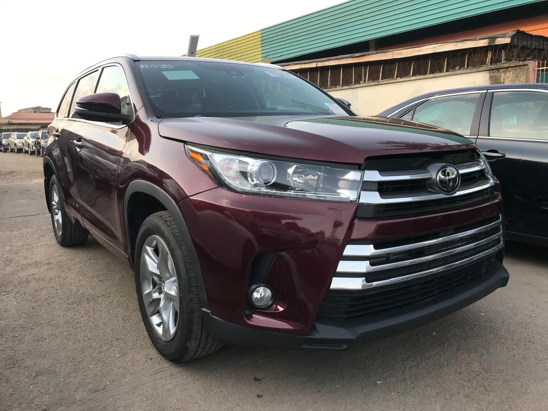 2017 Toyota Highlander - Image 1
