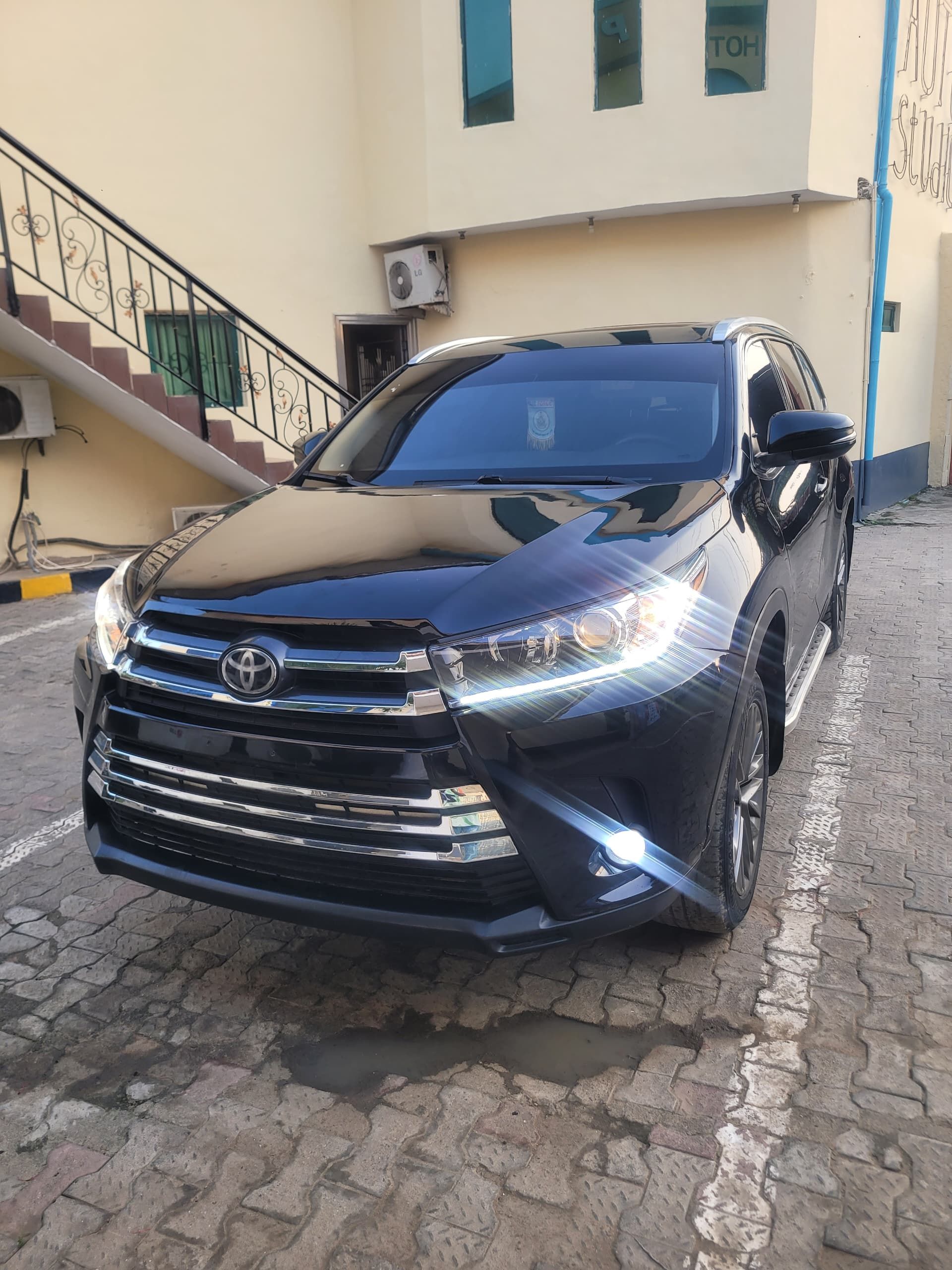 Vehicle - Image 9