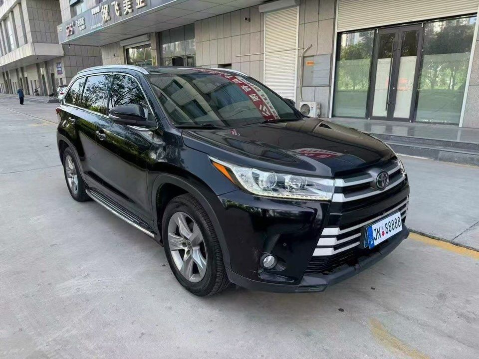 2018 Toyota Highlander - Image 1