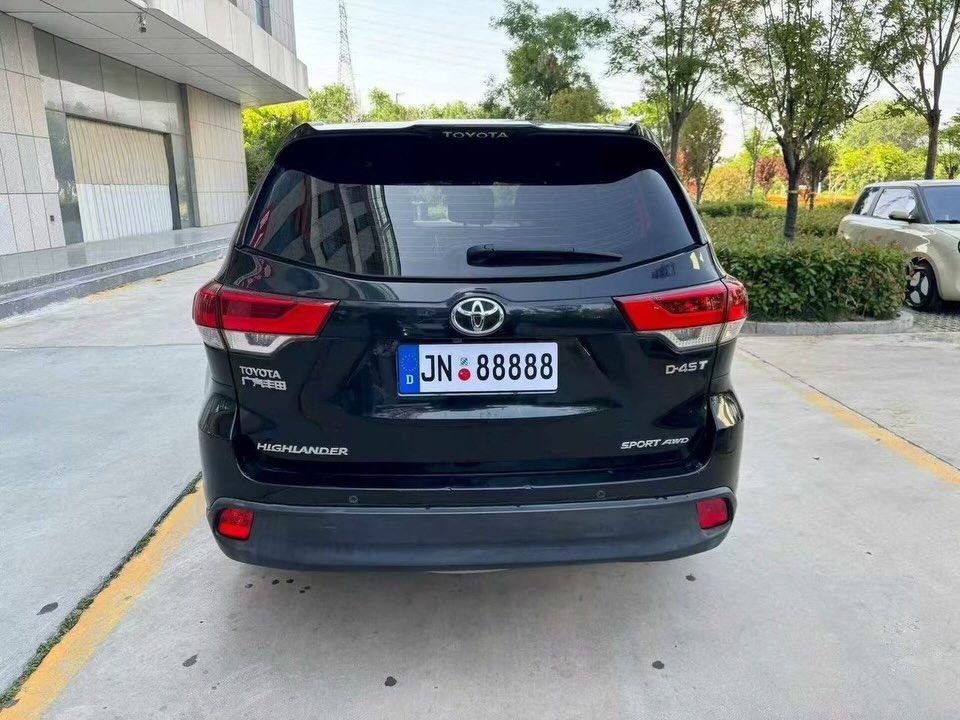 Vehicle - Image 6