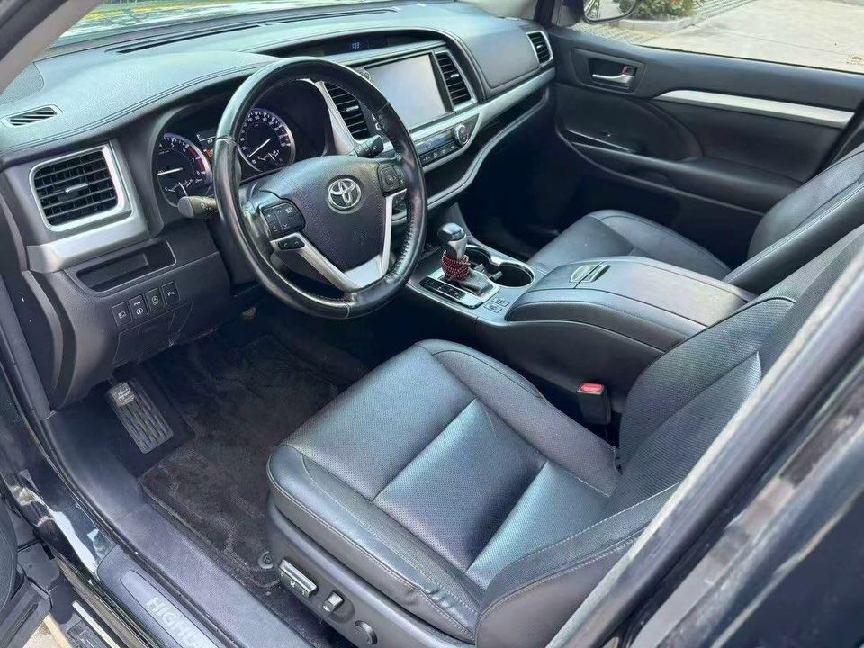 Vehicle - Image 4