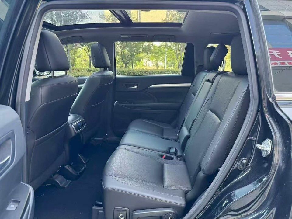 Vehicle - Image 3