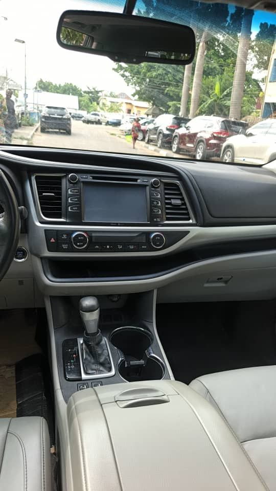 Vehicle - Image 10