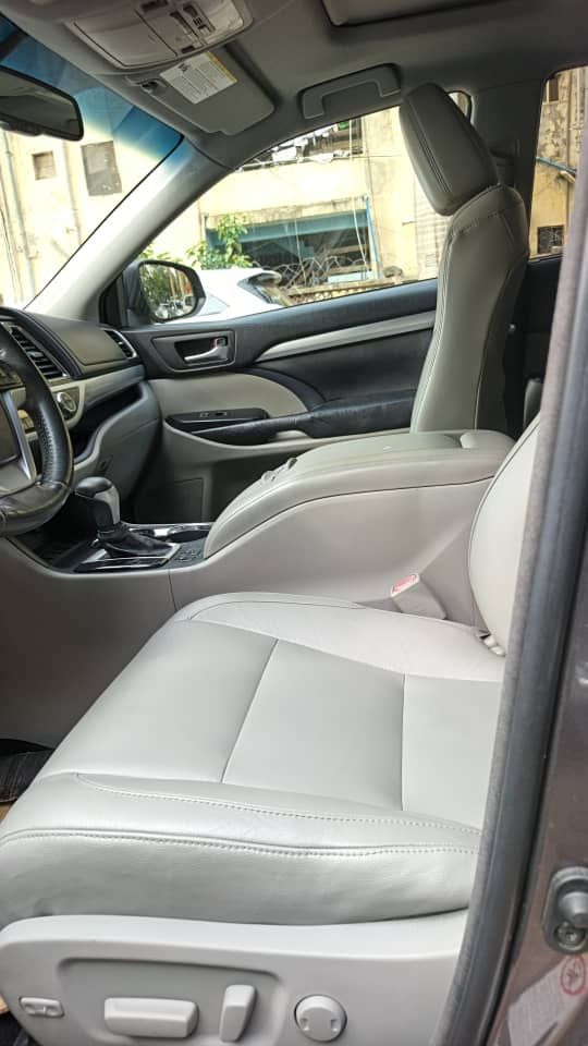 Vehicle - Image 8