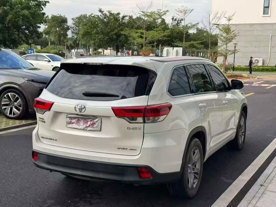 Vehicle - Image 8
