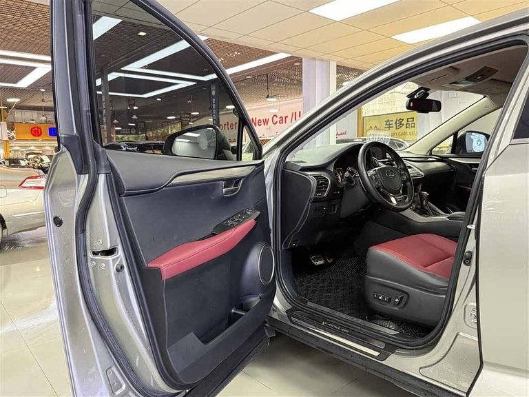 Vehicle - Image 12