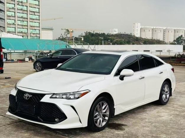 2020 Toyota Avalon - Image 1