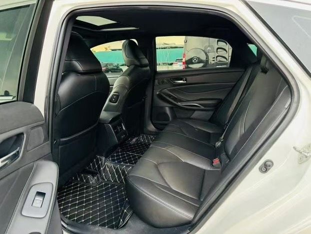Vehicle - Image 8