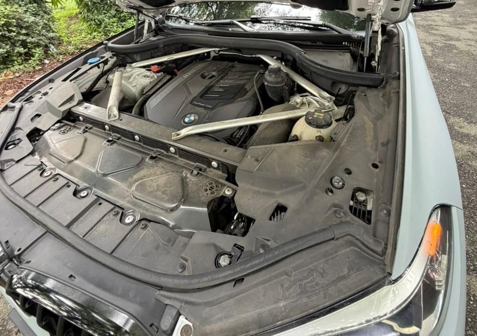 Vehicle - Image 5