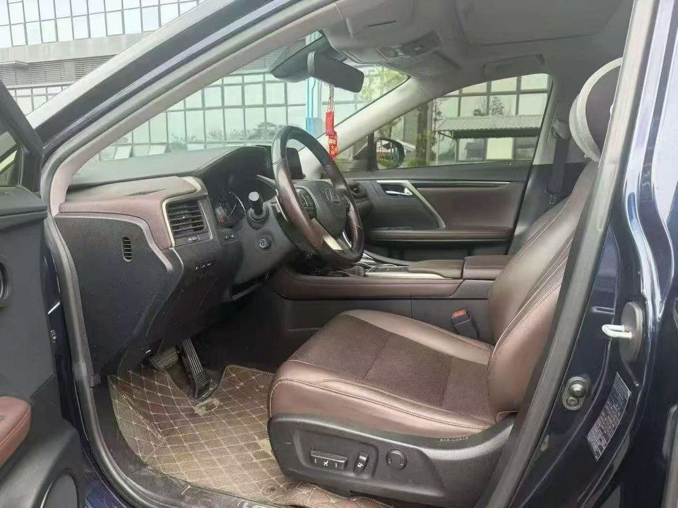 Vehicle - Image 8