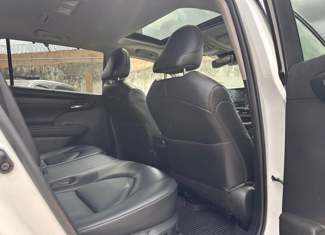 Vehicle - Image 11