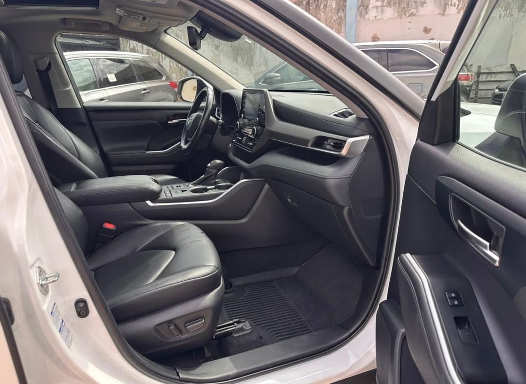 Vehicle - Image 8