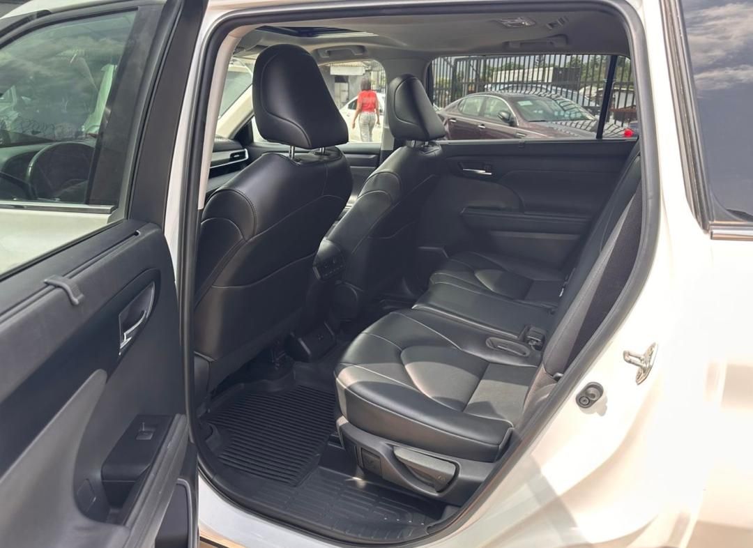 Vehicle - Image 9