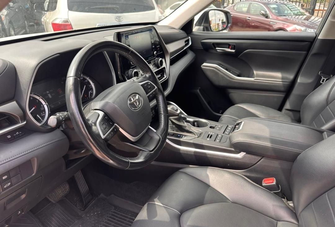 Vehicle - Image 12