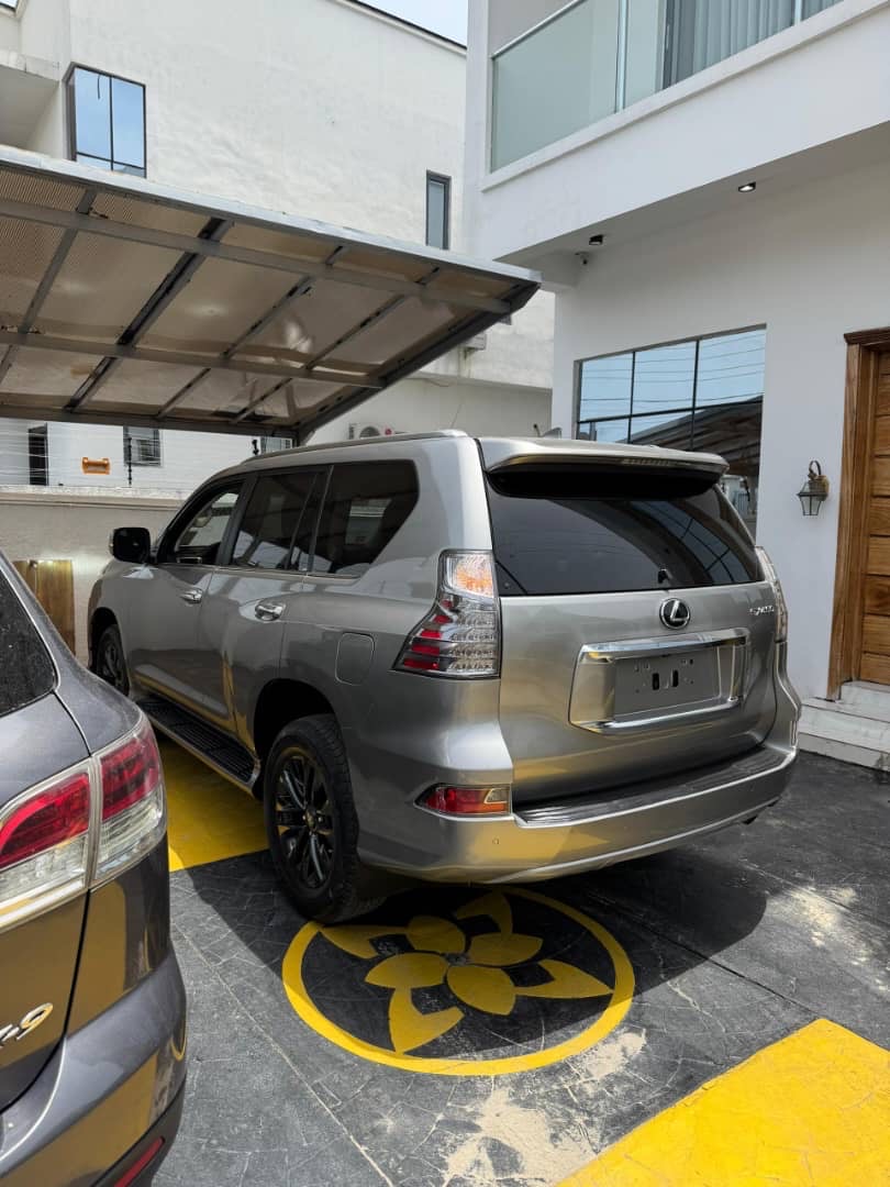 Vehicle - Image 9