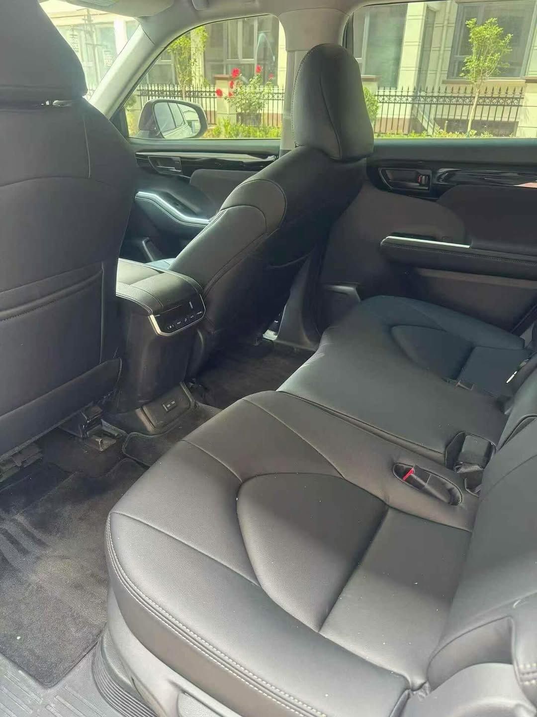 Vehicle - Image 8