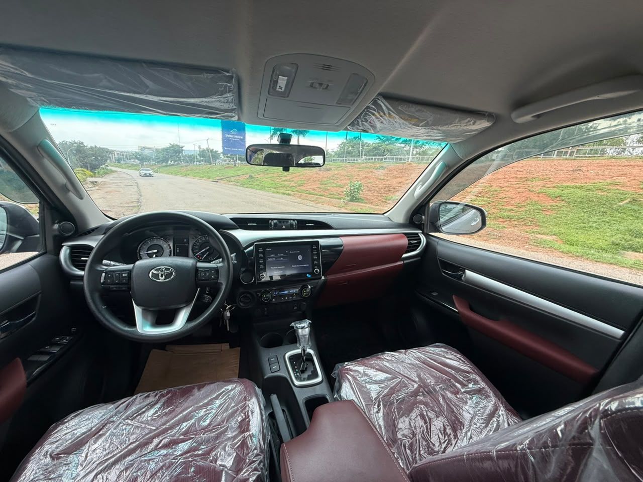 2024 Toyota Hilux - Image 1