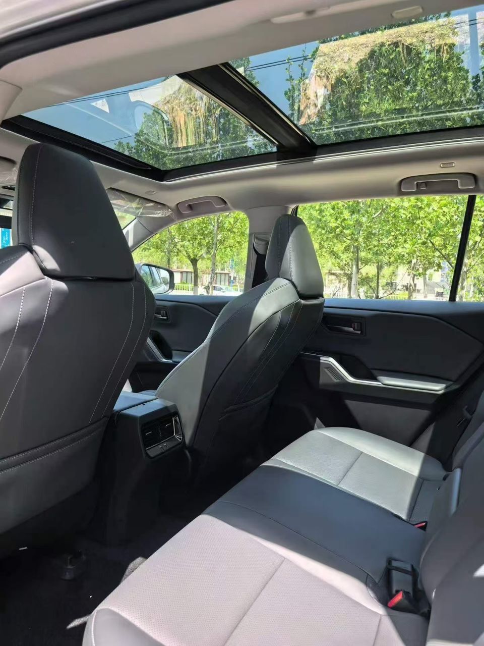 Vehicle - Image 6