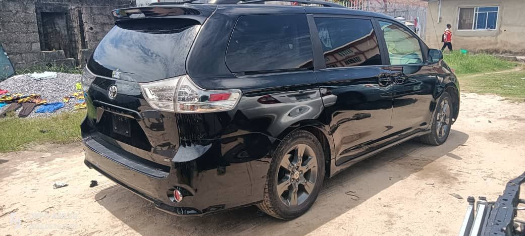 Vehicle - Image 7