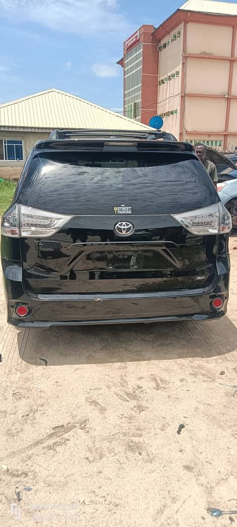 2026 Toyota Sienna - Image 1